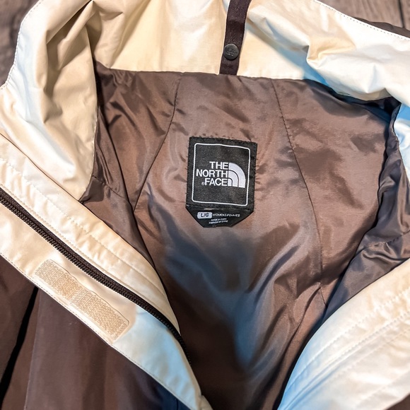 Women’s North Face Coat - Picture 3 of 6